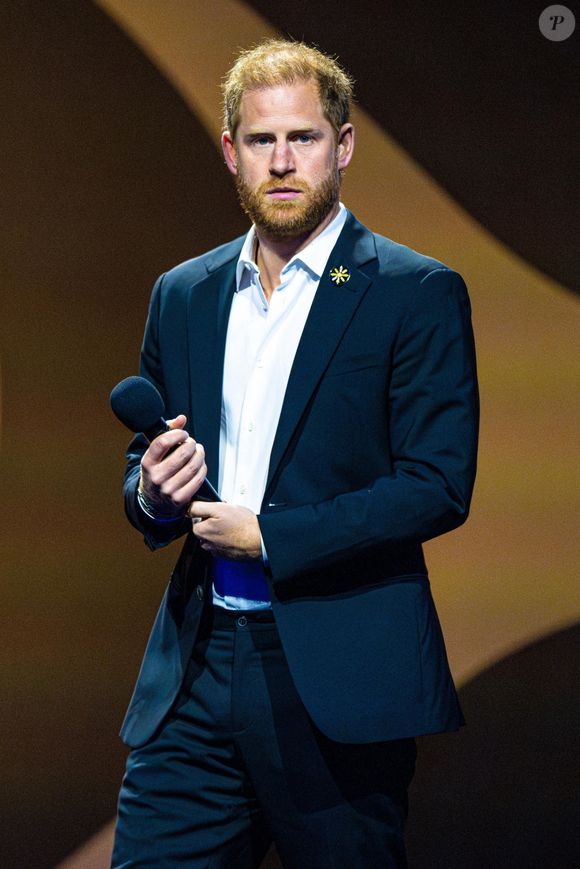 Le prince Harry lors de la cérémonie de clôture à la Rogers Arena lors des "Jeux Invictus" de Vancouver Whistler 2025, au Canada.

Photo : Backgrid USA / Bestimage