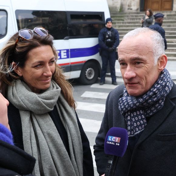 Anne-Claire Coudray et Gilles Bouleau lors de la cérémonie des obsèques de Catherine Laborde à l'église Saint-Roch à Paris, France, le 6 février 2025.  Photo par Jerome Domine/ABACAPRESS.COM