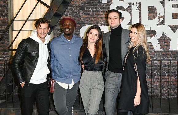 Adrien Caby, Joël Luzolo, Elsa Bois, Samuel Texier et Candice Pascal - Avant-première du film "West Side Story" réalisé par S. Spielberg au Grand Rex à Paris le 2 décembre 2021. © Coadic Guirec/Bestimage