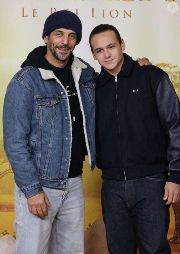 Tomer Sisley avec Dino, le fils de sa femme Sandra Sisley - Première du film Disney "Mufasa, Le Roi lion" au cinéma Pathé Palace à Paris le 12 décembre 2024. © Coadic Guirec/Bestimage