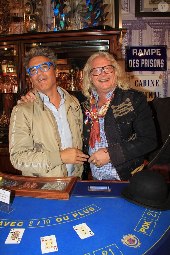 Julien Cohen (antiquaire français et Affaire conclue) et Pierre-Jean Chalençon lors de la soirée La Fête des Puces 2023 "Puces & Nature - La Nature dans les Arts Décoratifs" aux Puces de Saint-Ouen, Proche de Paris , France, le 5 octobre 2023. © Philippe Baldini/Bestimage
