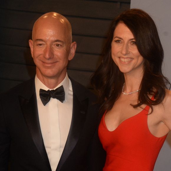 MacKenzie Scott a été mariée durant deux belles décennies avec Jeff Bezos.

MacKenzie Scott, ex-femme de Jeff Bezos et Jeff Bezos
©Agence - Bestimage