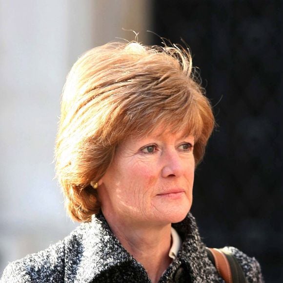 L’accident a été évoqué dans le podcast Rosebud.


Info du 27 octobre 2025 — La tante du prince William et du prince Harry a été grièvement blessée après une « très mauvaise chute » de cheval, a révélé son frère. Lady Sarah McCorquodale, 70 ans, sœur aînée de la princesse Diana, a été hospitalisée à la suite de cet accident.
(Photo : Lady Sarah McCorquodale aux Royal Courts of Justice à Londres, où elle avait témoigné lors de l’enquête sur la mort de sa sœur, la princesse Diana, et de Dodi Fayed – Express Syndication / Bestimage).