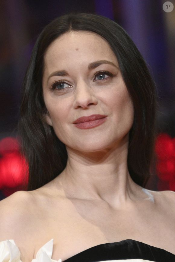"On a trouvé un endroit dont on est tombé amoureux et donc on a bougé", confiait l’actrice, qui a longtemps vécu dans la capitale, intra-muros, à Marie-Claire.

Marion Cotillard - Première du film "The Ice Tower" lors de la 75ème édition du festival international du film de Berlin (La Berlinale 2025), le 16 février 2025.
Action Press / Bestimage