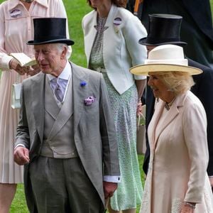 Le roi Charles III d'Angleterre et Camilla Parker Bowles, reine consort d'Angleterre, assistent à la dernière journée des courses hippiques Royal Ascot? le 22 juin 2024.