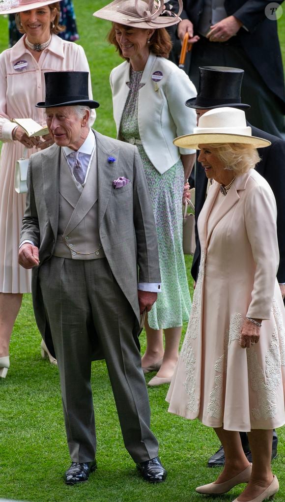 Le roi Charles III d'Angleterre et Camilla Parker Bowles, reine consort d'Angleterre, assistent à la dernière journée des courses hippiques Royal Ascot? le 22 juin 2024.