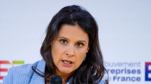 Dans le dressing d'Apolline de Malherbe, une jupe en cuir et un blazer qui attire l'oeil d'une marque espagnole vieille de 40 ans