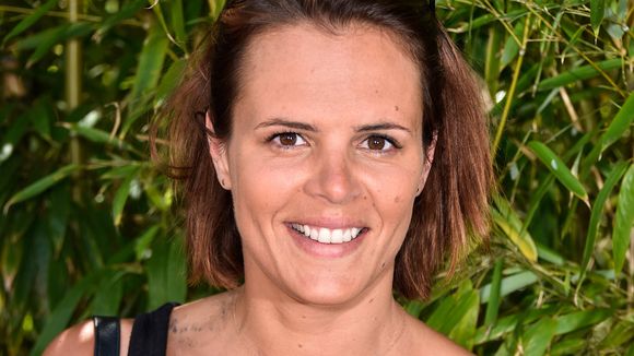 33 ans après, Laure Manaudou refait la même photo avec son frère dans un bel endroit loin de chez elle