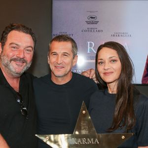 Leur complicité intacte était éclatante

Denis Ménochet, Guillaume Canet et Marion Cotillard à l'avant-première du Film 'Karma' au cinéma Kinepolis de Lomme, France, le 3 octobre 2026. © Stéphane Vansteenkiste/Bestimage