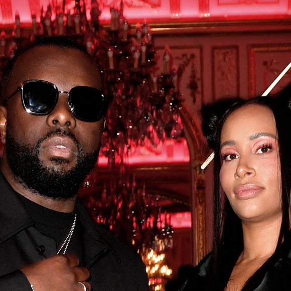 Vivant entre Paris et Marrakech, ils étaient devenus parents de quatre enfants. Demdem les avaient évoqué lors d'une interview avec nos confrères de "Gala" où elle avait dévoilé quelques prénoms Yahya, Aïcha et la petite dernière Haby née en mars 2020. 

Exclusif - Gims et sa femme DemDem - Remise d'un double disque de diamant à Gims à la galerie Bourbon à Paris. Le 4 octobre 2021 © Veeren Ramsamy / Bestimage