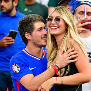 Dylan Deschamps et sa fiancée Mathilde Cappelaere dans les tribunes de la demi-finale du Championnat d'Europe de football (Euro 2024) entre l'Espagne et la France (2-1) à Munich, Allemagne, le 9 juillet 2024. Bestimage