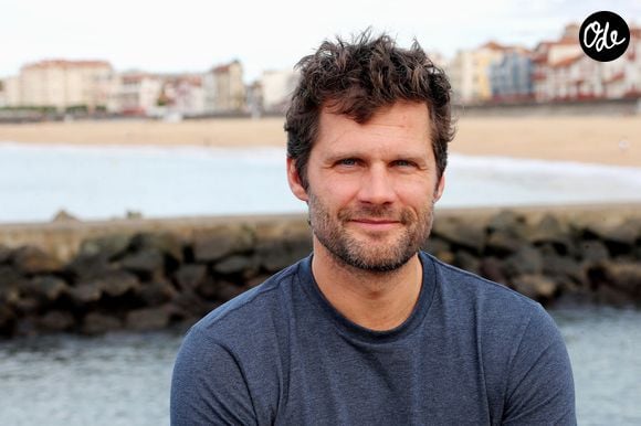 Alexis Michalik - Photocall du jury lors de la 11ème édition du Festival international du film de Saint-Jean-de-Luz le 8 octobre 2024. 
© Patrick Bernard / Bestimage