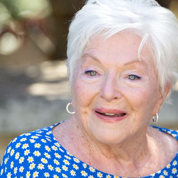 Line Renaud participe au Photocall d'Une belle course lors du 15ème Festival du Film Francophone d'Angoulême, le 24 août 2022 à Angoulême, France. Photo by David Niviere/ABACAPRESS.COM