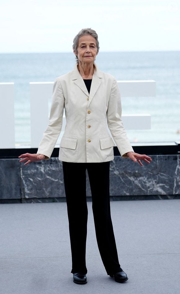 Charlotte Rampling à la sortie du photocall du film "Last Breath" lors du 72ème Festival International du Film de Saint-Sébastien (San Sebastian). Le 25 septembre 2024
LALO YASKY / BESTIMAGE