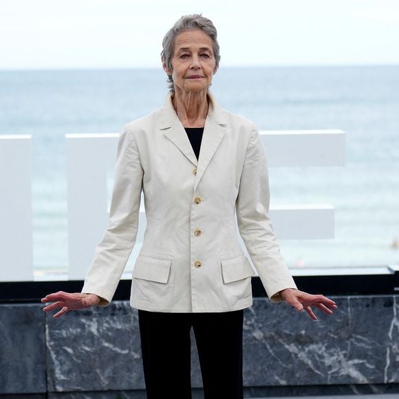 Charlotte Rampling à la sortie du photocall du film "Last Breath" lors du 72ème Festival International du Film de Saint-Sébastien (San Sebastian). Le 25 septembre 2024
LALO YASKY / BESTIMAGE