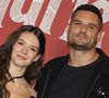 Jamais bien loin l'un de l'autre. 

Florent Manaudou et sa compagne Elsa Bois - Avant-première du film "Hurlevent" au Grand Rex à Paris. © Coadic Guirec/Bestimage