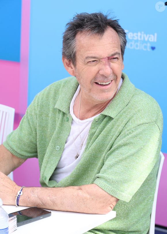 C'est Jean-Luc Reichmann qui en fait l'annonce sur Instagram. 

Jean-Luc Reichmann - Photocall de "Demain nous appartient" (DNA) lors du 64ème Festival de Télévision de Monte Carlo au Grimaldi Forum de Monaco le 14 juin 2025.
© Denis Guignebourg / Bestimage