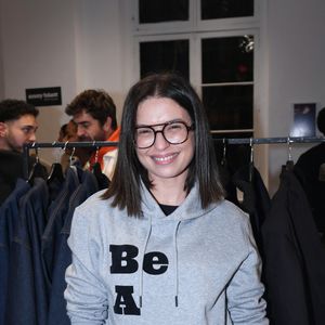 Celui-ci est venu apporter son soutien à Lucie Bernardoni.

Lucie Bernardoni - Photocall du pop up store influence à Paris le 12 octobre 2025. © Florent Lavieille - Rachid Bellak / Bestimage