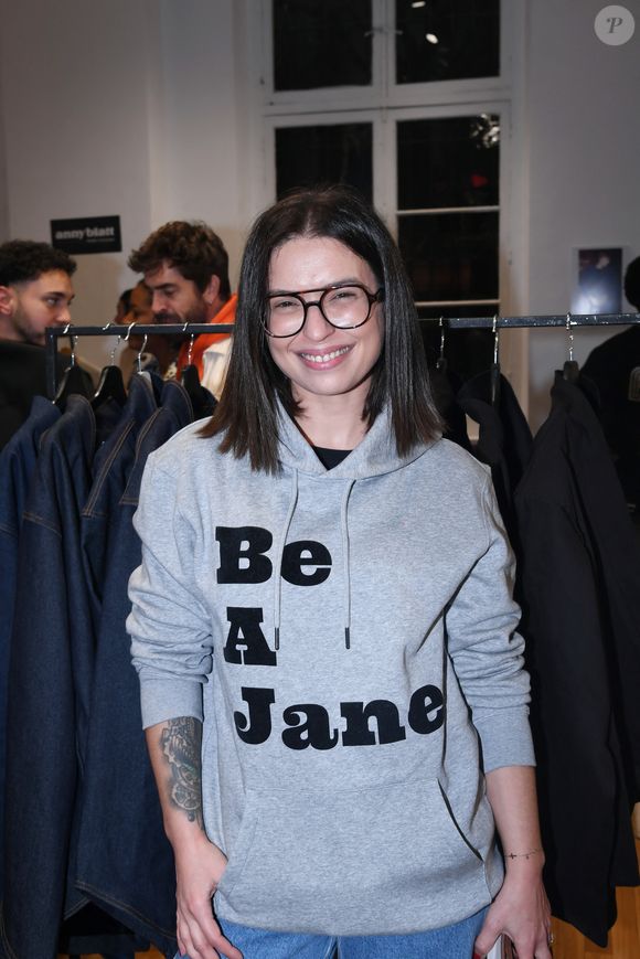 Celui-ci est venu apporter son soutien à Lucie Bernardoni.

Lucie Bernardoni - Photocall du pop up store influence à Paris le 12 octobre 2025. © Florent Lavieille - Rachid Bellak / Bestimage