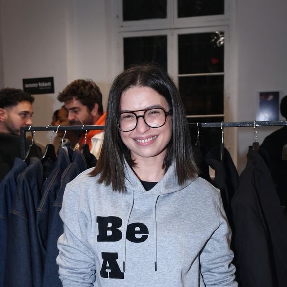 Celui-ci est venu apporter son soutien à Lucie Bernardoni.

Lucie Bernardoni - Photocall du pop up store influence à Paris le 12 octobre 2025. © Florent Lavieille - Rachid Bellak / Bestimage