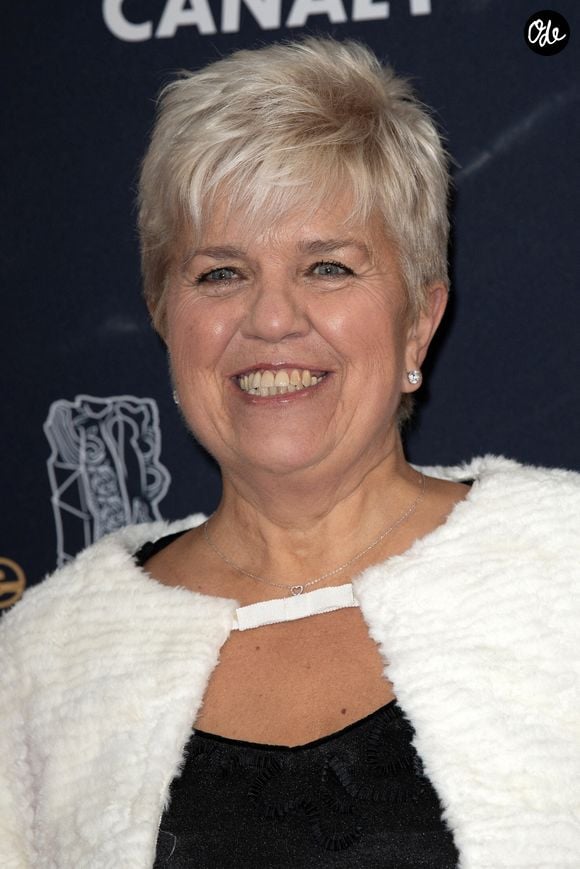 Mimie Mathy pose sur le tapis rouge de la cérémonie des César 2020 pour un épisode de la série « Call my agent », à la Salle Pleyel à Paris, le 28 février 2020, à Paris, en France. Photo de David Niviere/ABACAPRESS.COM