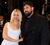 Côté style, le tandem n'avait rien laissé au hasard, misant sur un contraste noir et blanc.

Artus et sa compagne Kim Higelin - Montée des marches du film "Jim Queen" lors du 79ème Festival International du Film de Cannes le 18 mai 2026.

© Moreau / Jacovides / Bestimage