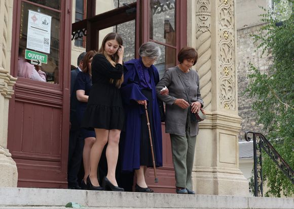 Exclusif - La petite nièce Liziko, Elisabeth Gagarine et sa soeur  Macha Meril aux obsèques de leur soeur la princesse Hélène Gagarine en la cathédrale Saint-Alexandre-Nevsky, à Paris, France, le 20 août 2025. © Denis Guignebourg/Bestimage