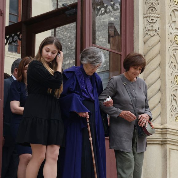 Exclusif - La petite nièce Liziko, Elisabeth Gagarine et sa soeur  Macha Meril aux obsèques de leur soeur la princesse Hélène Gagarine en la cathédrale Saint-Alexandre-Nevsky, à Paris, France, le 20 août 2025. © Denis Guignebourg/Bestimage