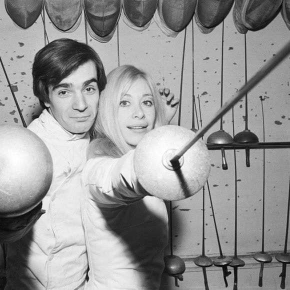 En France, Pierre Arditi et sa femme Florence Giorgetti prenant une leçon d'escrime.  © Michel Ristroph via Bestimage
