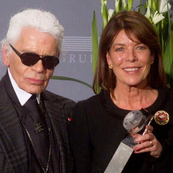 Il était notamment très proche de Caroline de Monaco.

Karl Lagerfeld et la princesse Caroline de Monaco assistent à la remise du prix de la charité "MENSCHEN in EUROPA" à la princesse Caroline pour son engagement en faveur des enfants dans le besoin à Passau, en Allemagne, le 12 décembre 2011. Photo Goran Gajanin/DDP Images/ABACAPRESS.COM