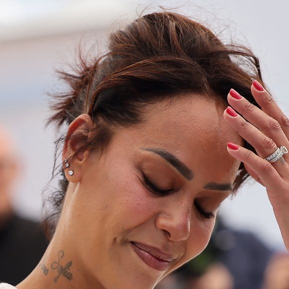Amel Bent lors du photocall du film « Ma Frère » à l'occasion du 78e Festival international du film de Cannes, au Palais des Festivals à Cannes © Jacovides-Moreau/Bestimage