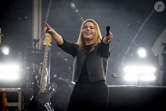 La chanteuse Santa (Samanta Cotta) est en concert sur la scène du festival au Printemps de Pérouges au Château de Saint-Maurice-de-Rémens. © Sandrine Thesillat / Panoramic / Bestimage