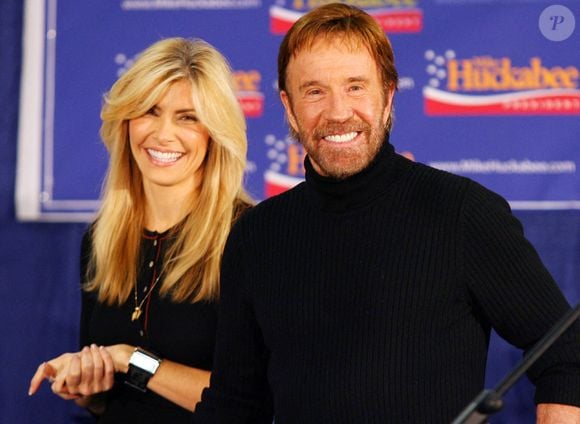 Chuck Norris, Gena O Kelley' font campagne avec Mike Huckabee à l'American Legion à Rochester, New Hampshire le 7 janvier 2008. Les primaires du New Hampshire auront lieu le 8 janvier.   Photo par John Angelillo/UPI/ABACAPRESS.COM .