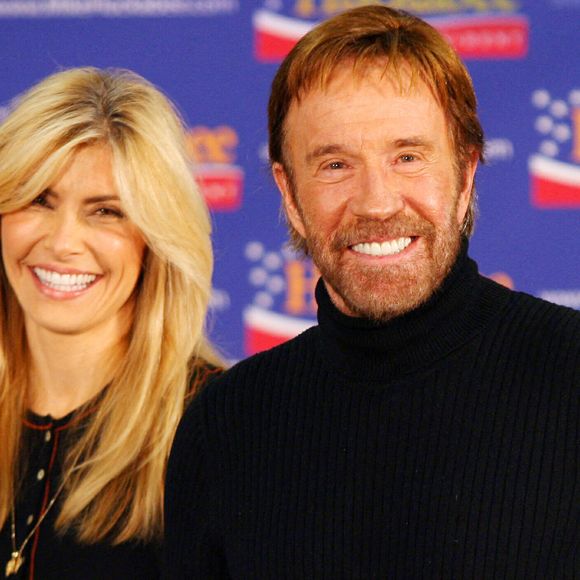Chuck Norris, Gena O Kelley' font campagne avec Mike Huckabee à l'American Legion à Rochester, New Hampshire le 7 janvier 2008. Les primaires du New Hampshire auront lieu le 8 janvier.   Photo par John Angelillo/UPI/ABACAPRESS.COM .