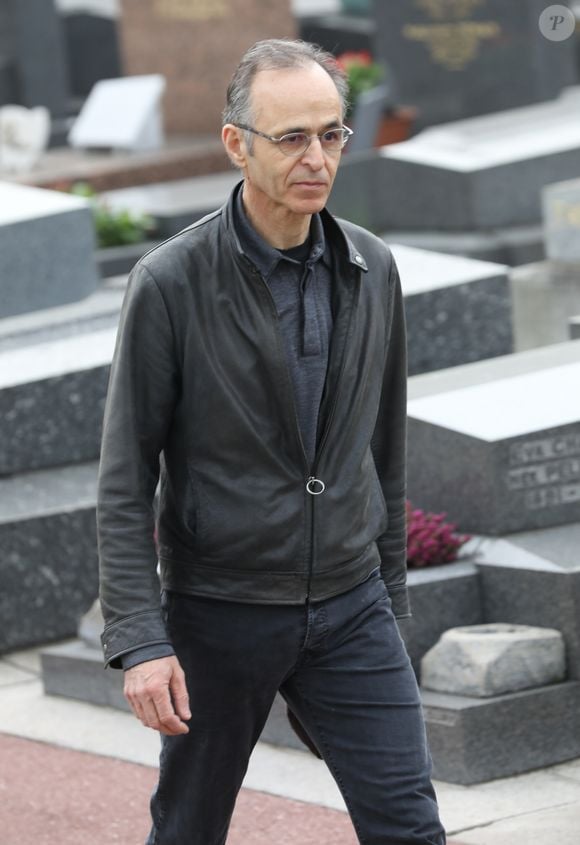 Un employé de la gare a réussi à prendre un selfie avec Jean-Jacques Goldman

Jean-Jacques Goldman lors des obsèques de Véronique Colucci au cimetière communal de Montrouge, le 12 avril 2018.