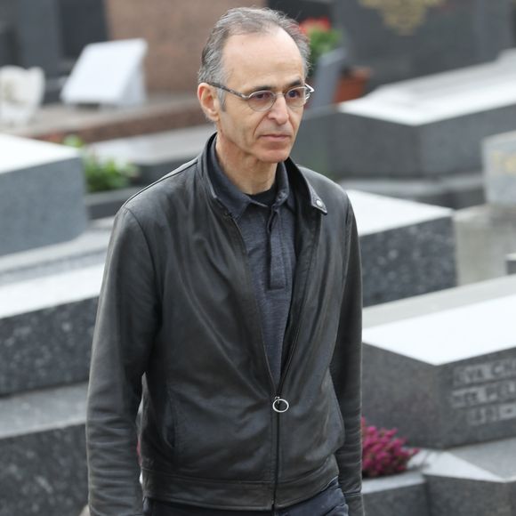 Un employé de la gare a réussi à prendre un selfie avec Jean-Jacques Goldman

Jean-Jacques Goldman lors des obsèques de Véronique Colucci au cimetière communal de Montrouge, le 12 avril 2018.