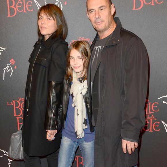 Bernard Campan avec sa femme Anne et leur fille - People a la generale de la comedie musicale "La Belle et la Bete" au Theatre Mogador a Paris le 24 octobre 2013.
©AGENCE / BESTIMAGE