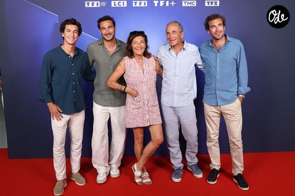 Raphael Kretz, Valentin Kretz, Sandrine Kretz, Olivier Kretz et Martin Kretz assistent à l'événement « UPFRONT 2026 » à La Seine Musicale le 18 juin 2026 à Boulogne-Billancourt, en France. Photo de Jérôme Domine/ABACAPRESS.COM
