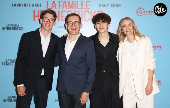 Dany Boon avec ses deux fils Eytan et Mehdi et son ex compagne Laurence Arné - Avant-première du film "La Famille Hennedricks" au Cinéma Pathé Beaugrenelle à Paris le 18 juin 2024. © Coadic Guirec/Bestimage