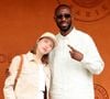 Thomas Ngijol a accepté de prendre quelques photos avec sa belle-fille Gina lors du fameux photocall de ce tournoi sportif annuel incontournable. 

Gina Jimenez et Thomas Ngijol au photocall du village lors des Internationaux de France de Tennis de Roland Garros, à Paris, France. © Jacovides-Moreau/Bestimage