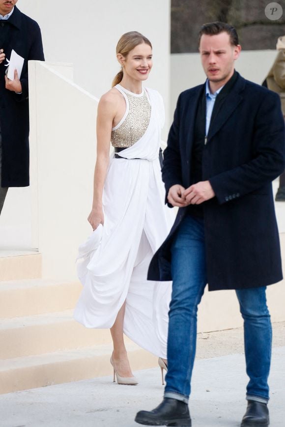 Natalia Vodianova à la sortie du défilé Christian Dior Mode Féminine Prêt-À-Porter Automne/Hiver 2025-2026 lors de la Fashion Week de Paris (PFW), à Paris, France, le 4 mars 2025. © Christophe Clovis/Bestimage