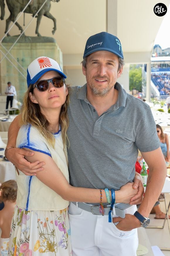 Exclusif -  Marion Cotillard et Guillaume Canet dans la tente VIP lors du Longines Paris Eiffel Jumping au Champ de Mars à Paris, le samedi 6 juillet 2019. © Veeren Ramsamy/Bestimage