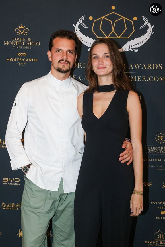 Le chef Juan Arbelaez et sa compagne Cassandre Verdier, lors du "World Caviar Awards", le 1er championnat du monde de Caviar au Château Hôtel Grand Barrail à Saint-Emilion, en Gironde, France, le 30 octobre 2024.

© Jean-Marc Lhomer/Bestimage