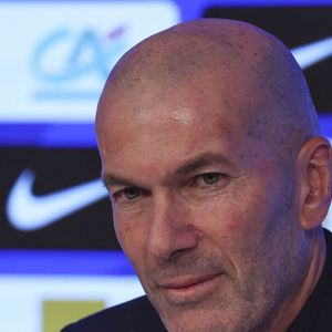 Le sélectionneur de l'équipe de France de football Zinédine Zidane lors d'une conférence de presse pour dévoiler le groupe retenu pour les prochains matchs de la Ligue des nations au siège de la FFF à Paris, France, le 18 septembre 2026. © Michael Baucher / Psnewz/Bestimage