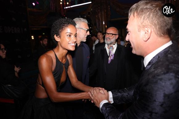Les jeunes parents ont fait une apparition remarquée et pleine de complicité devant les photographes.

Narah Baptista lors de la première du film “The Opera” aux Folies Bergère à Paris le 31 août 2026. 

© Jasmine Aissaoui / Bestimage