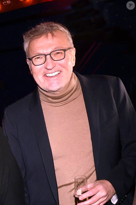 Laurent Ruquier a eu un contre-temps et n'a pas pu être présent à la cérémonie malgré toute sa volonté.

Laurent Ruquier à la 150 ème du spectacle "Tombé du ciel" de Jeanfi Janssens à la Comédie des Champs Elysées à Paris le 13 février 2025. Spectacle suivi d'une réception Restaurant Manko.

© Cédric Perrin / Bestimage