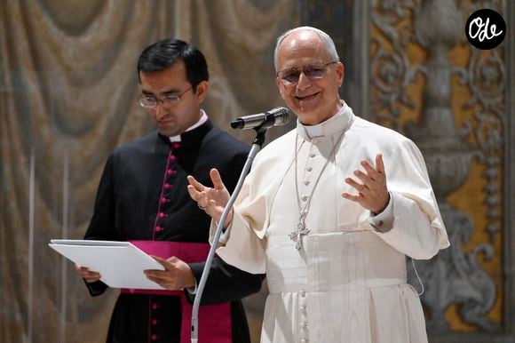 Les réservations de transports et de chambres sont notamment en forte hausse autour des dates de la visite.

3 janvier 2026, Cité du Vatican : le pape Léon XIV dans la chapelle Sixtine, où il assiste à un concert organisé à l’occasion des fêtes de Noël par le chœur de la Chapelle musicale pontificale. (Crédit photo : © ANSA via ZUMA Press / Bestimage)