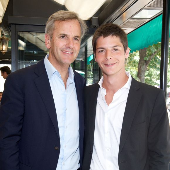 Ensemble, ils ont eu quatre enfants : Caroline, née en 1987, Marc, né en 1988, Rémy, né en 1992, et enfin Nicolas, né en 1993.

Exclusif - Bernard de La Villardière et son fils Nicolas de la Villardière lors de la neuvième édition du déjeuner Pères et fils organisé au café Les Deux Magots à Paris, le 23 juin 2014. JULIO PIATTI / BESTIMAGE