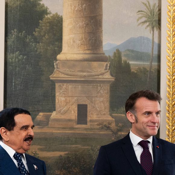La transaction, validée par le Vatican, s’est faite avec Cheika Sabika, épouse du roi, qui a personnellement signé l’acte de vente afin de respecter à la fois le patrimoine et les valeurs de l’ancienne congrégation.

Le président français Emmanuel Macron et le roi de Bahreïn Hamad bin Isa al-Khalifa avant leur rencontre au palais présidentiel de l'Élysée à Paris, France. 6 février 2026. © Jeanne Accorsini/Pool/Bestimage