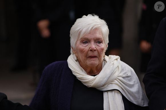 Un ancien président en a fait les frais
Line Renaud - Sorties de la messe funéraire en hommage à Bernard Tapie en l'église Saint-Germain-des-Prés à Paris. Le 6 octobre 2021
© Jacovides-Moreau / Bestimage